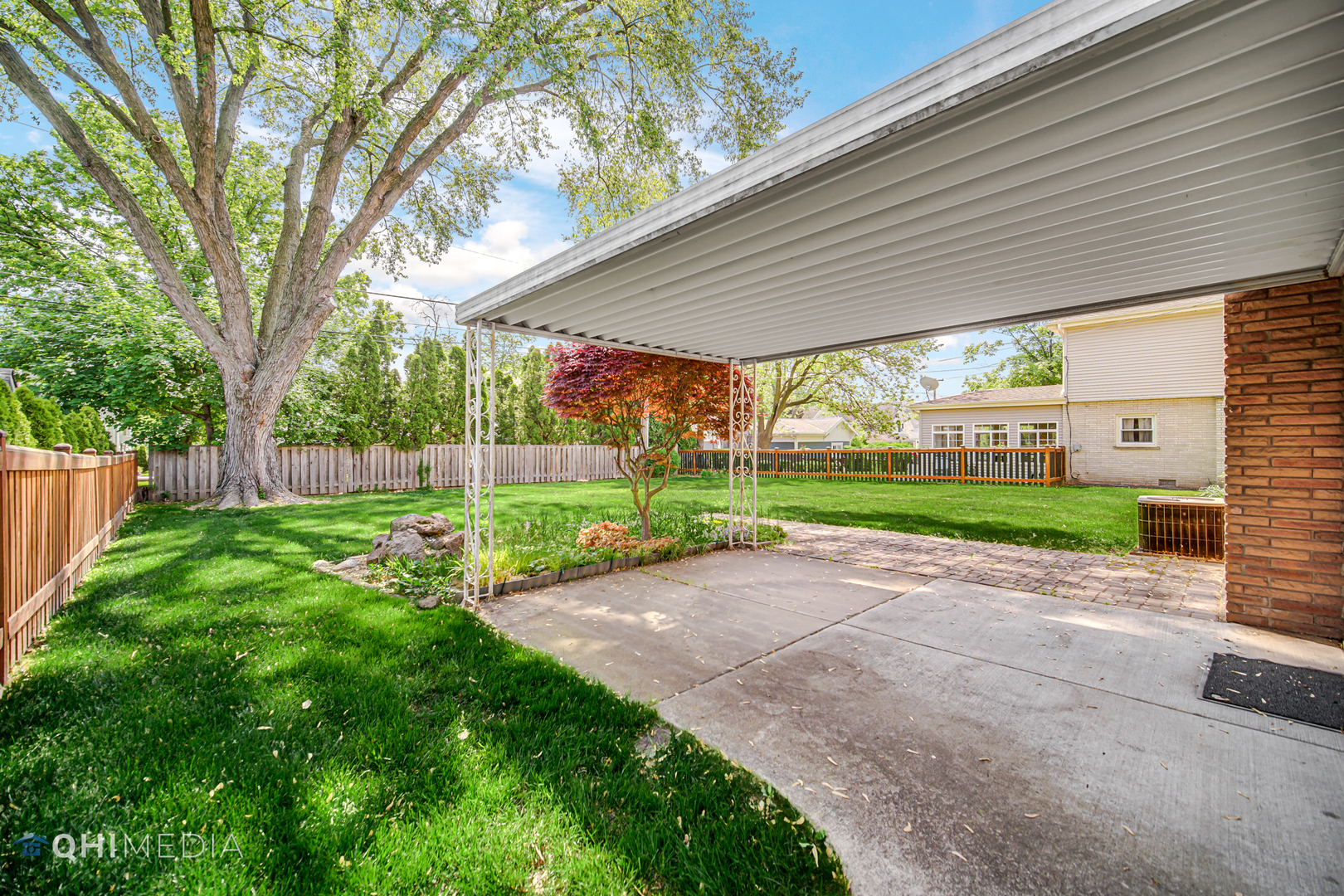 123 South Ridge Avenue Arlington Heights, IL 60005 - Photo 27 of 37 a view of a house with a backyard