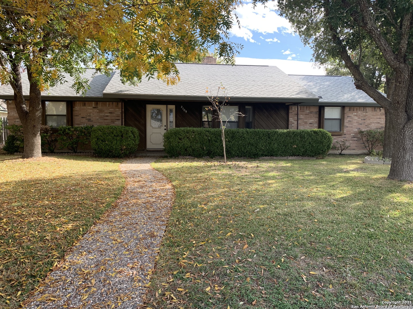 2109 Hackberry Drive, Uvalde, TX 78801 Compass