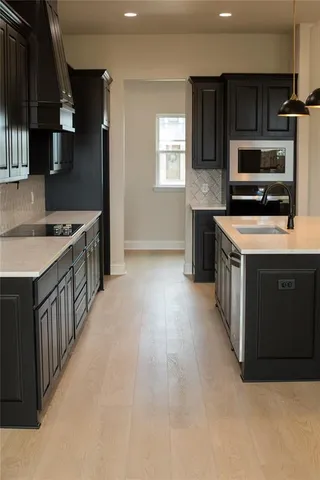 an empty room with windows and ceiling fan