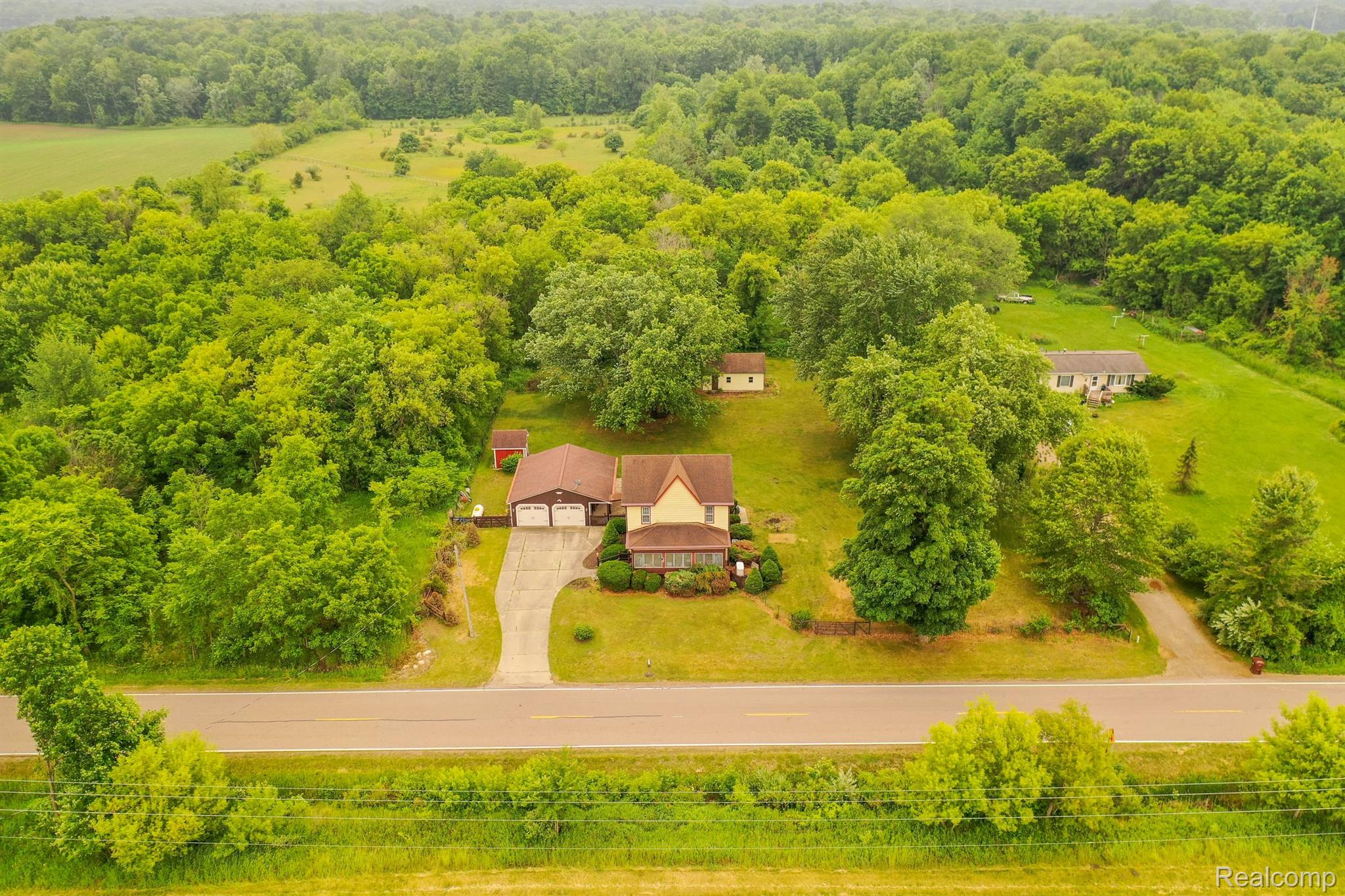 1190 East Cohoctah Road Howell, MI 48855 - Photo 9 of 61 Gallery Image 9