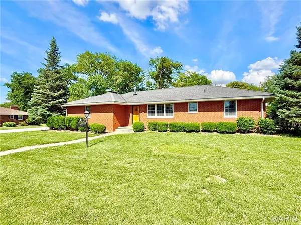 $250,000 | 3215 Morkel Drive, Godfrey, IL 62035
