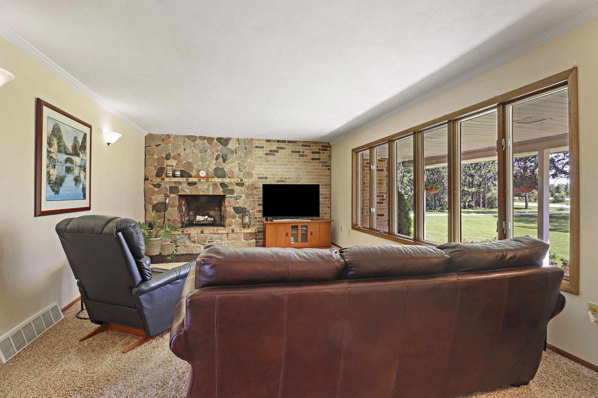 15314 Ives Grove Road Yorkville, WI 53182 - Photo 7 of 36