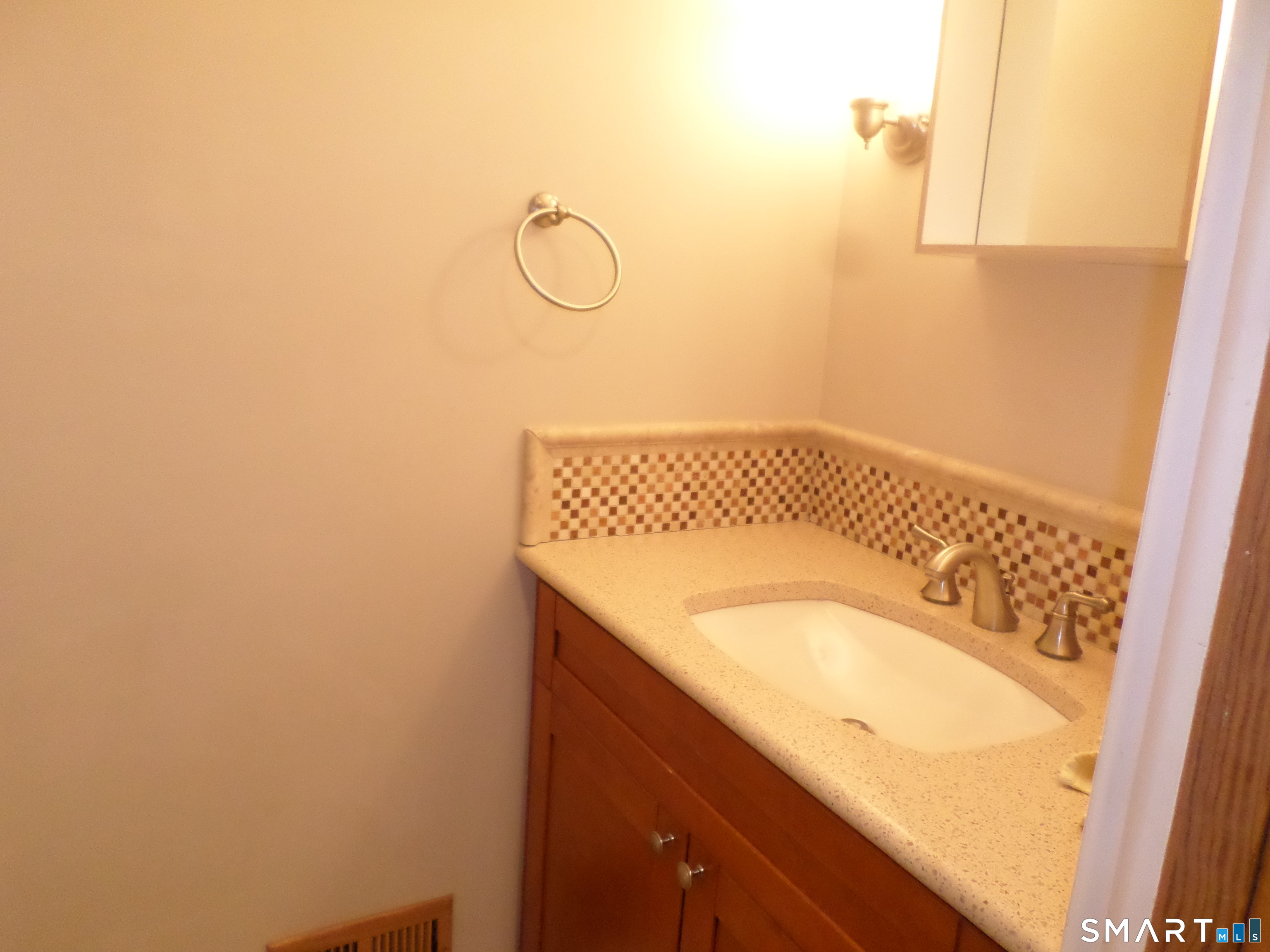 366 West Woods Road Hamden, CT 06514 - Photo 11 of 32