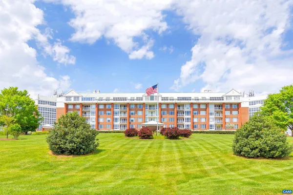 $699,900 | 500 Crestwood Drive, Unit 1606, Charlottesville, VA 22903