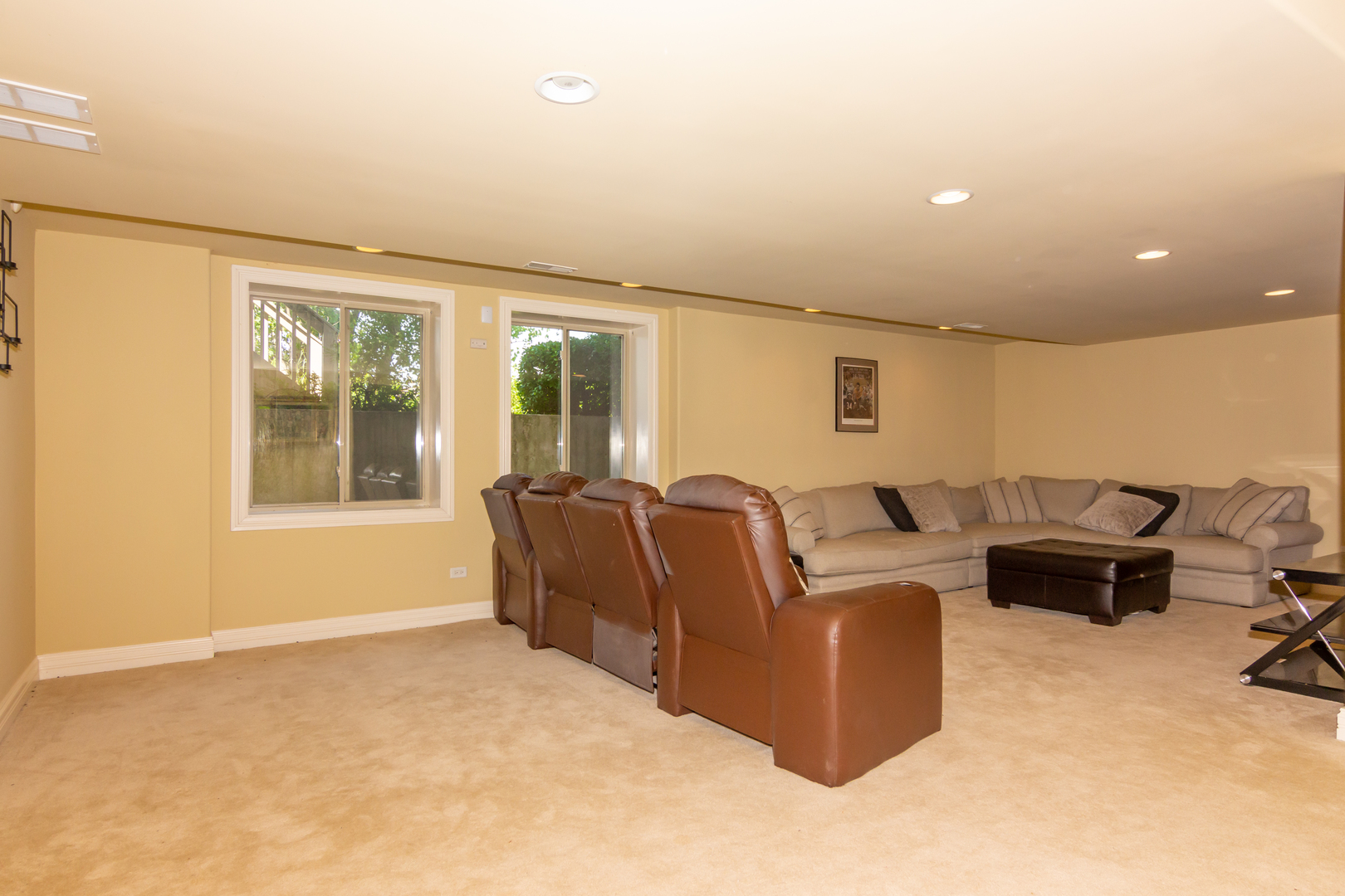 26 Willowcrest Drive Oak Brook, IL 60523 - Photo 10 of 17 a living room with furniture and a window