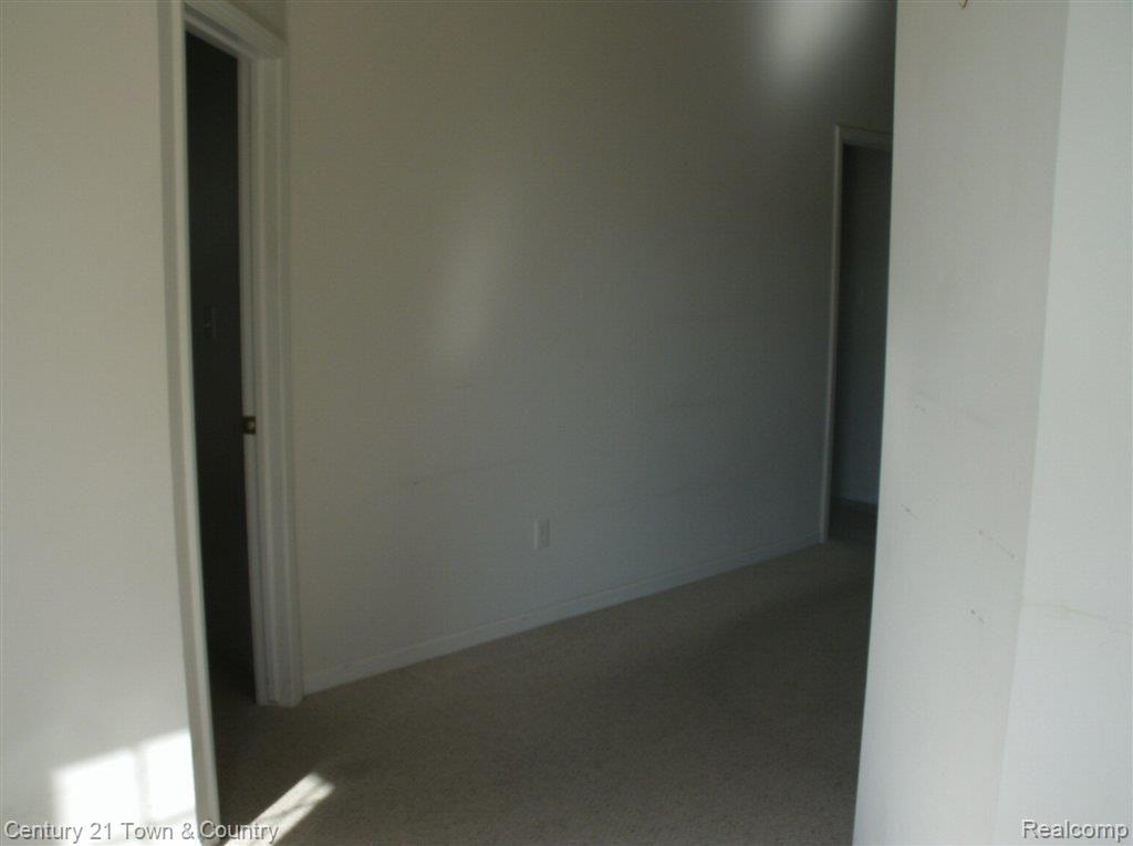 879 Ridgeside Drive Milford, MI 48381 - Photo 8 of 19 GEDC0321.JPG