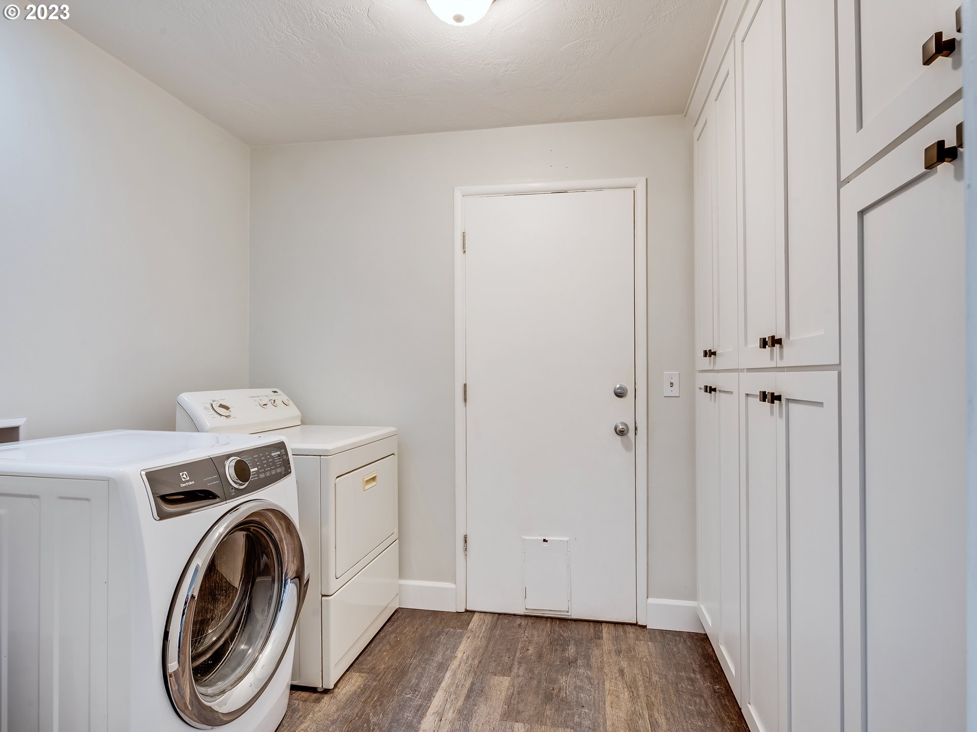 2552 Jasmine Street Eugene, OR 97404 - Photo 12 of 24 a utility room with dryer and washer