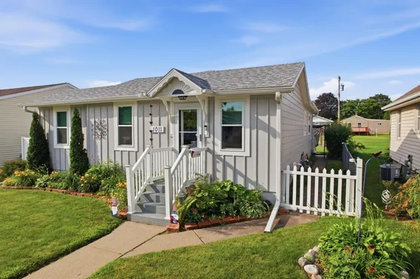$195,000 | 1011 East 5th Street, Winona, MN 55987