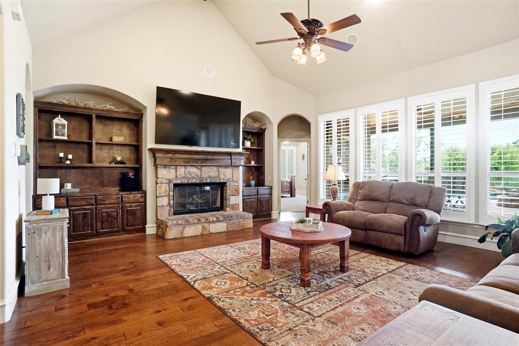 124 Carnes Court Springtown, TX 76082 - Photo 11 of 40