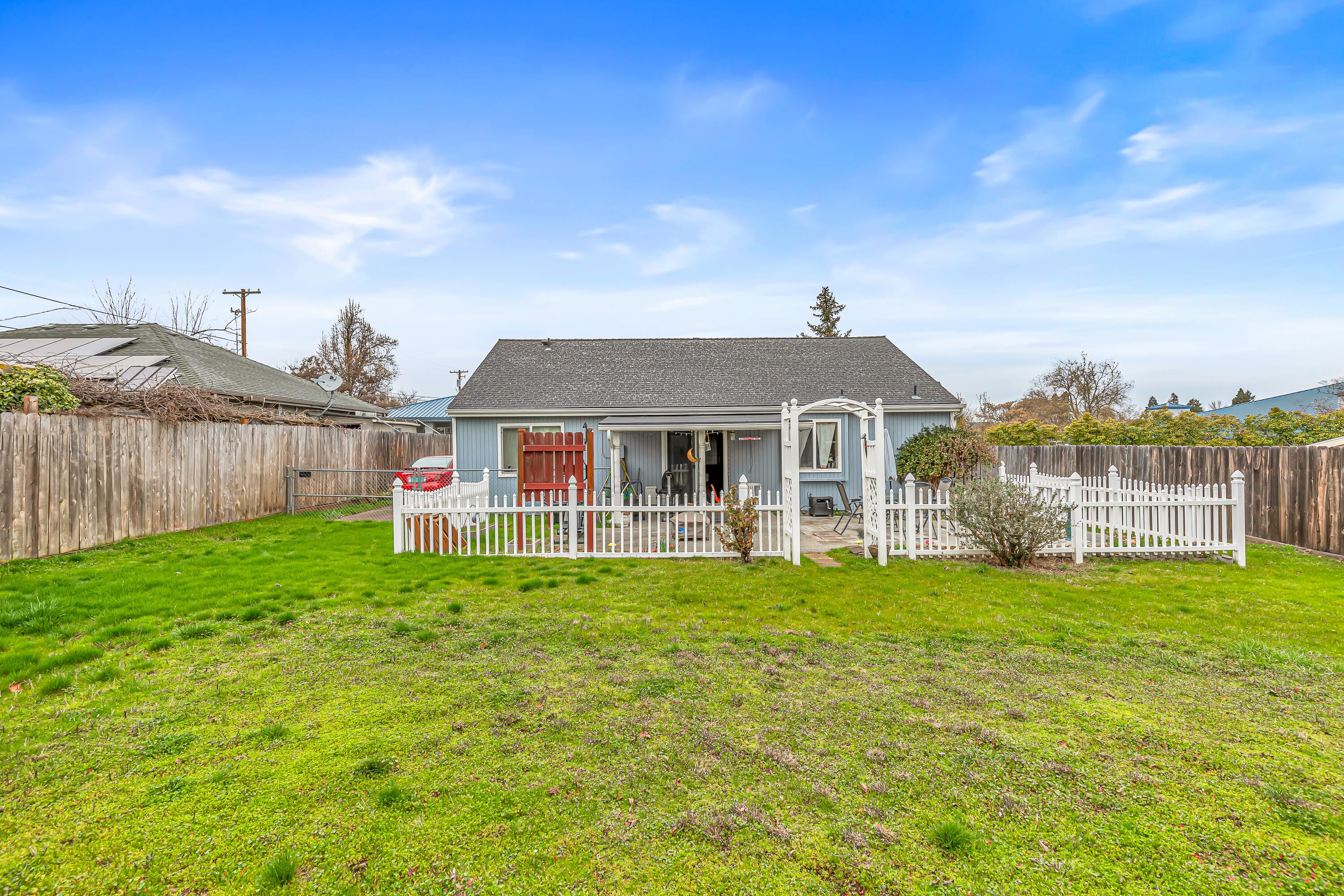 2586 Merriman Road Medford, OR 97501 - Photo 18 of 20 9R9A3411