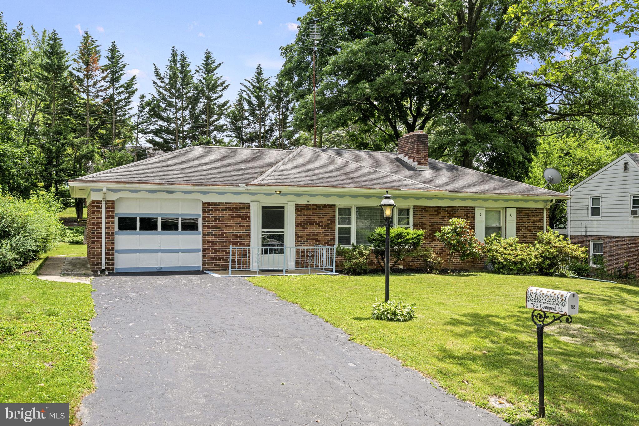 786 Clearmount Road York, PA 17403 - Photo 2 of 31 Gallery Image 2