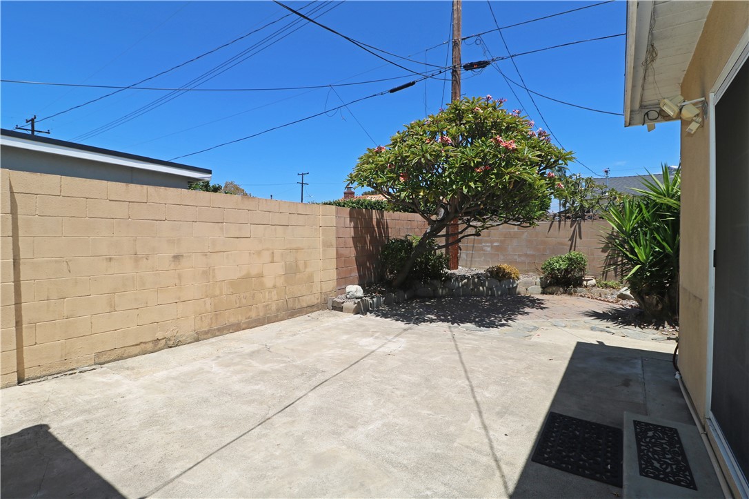 721 North Milford Road Orange, CA 92867 - Photo 26 of 38 Spacious side yard.