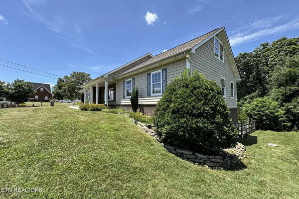 $679,900 | 618 Laurie Leigh Lane, Dandridge, TN 37725