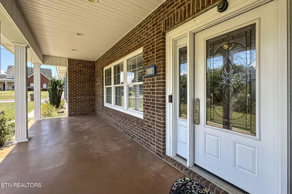 $679,900 | 618 Laurie Leigh Lane, Dandridge, TN 37725