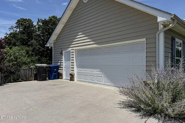 $679,900 | 618 Laurie Leigh Lane, Dandridge, TN 37725