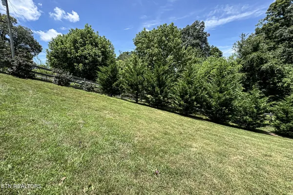 $679,900 | 618 Laurie Leigh Lane, Dandridge, TN 37725