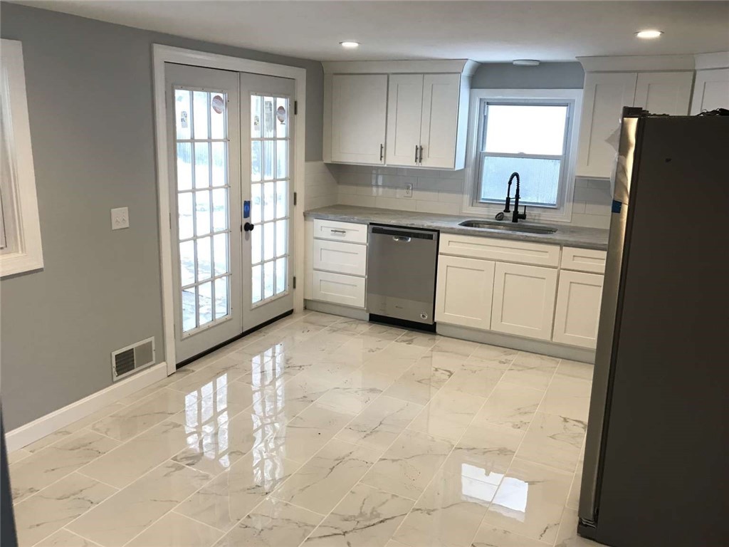 15 Linwood Road Cumberland, RI 02864 - Photo 5 of 20 Gallery Image 5