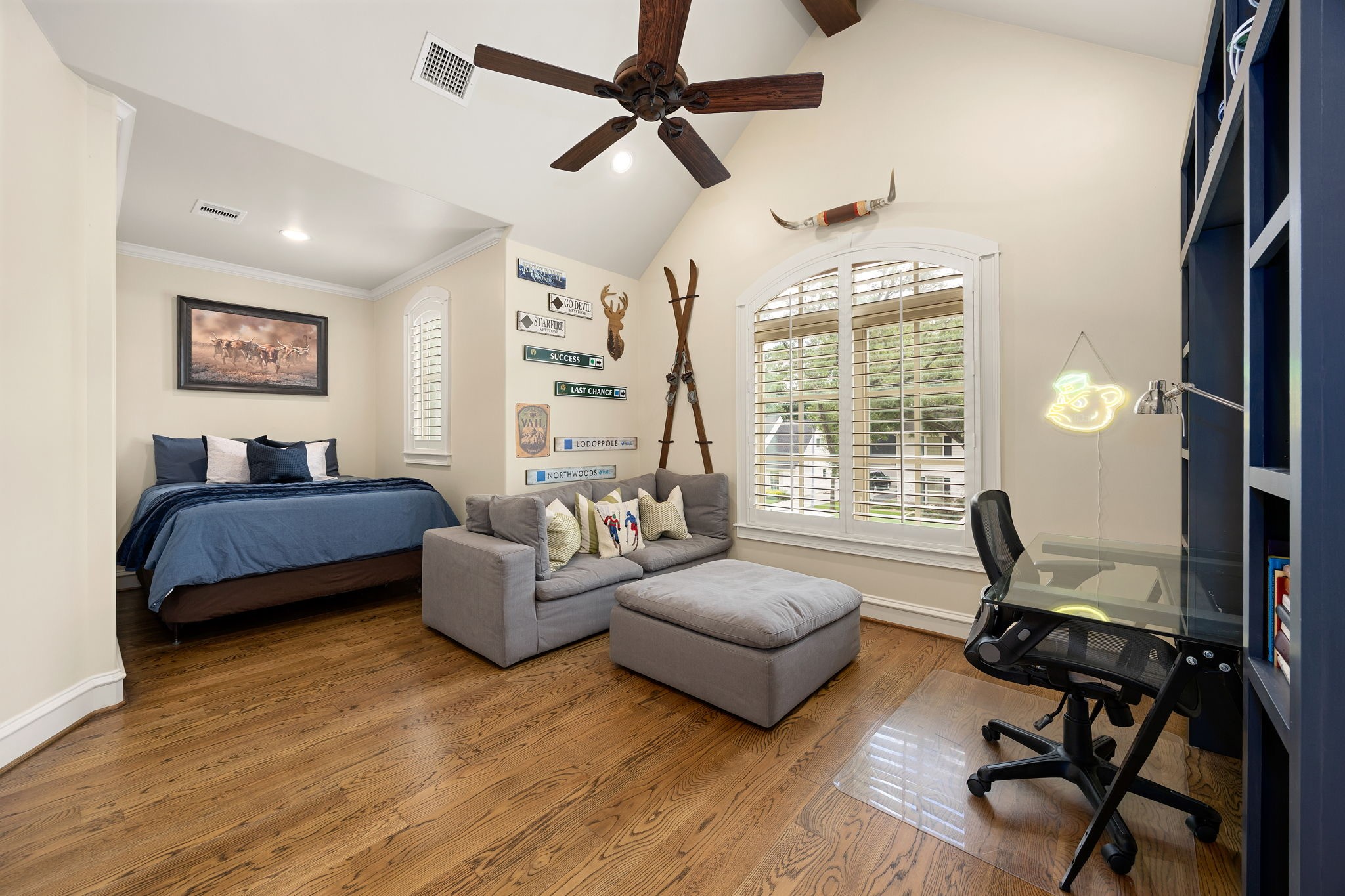13310 Apple Tree Road Houston, TX 77079 - Photo 31 of 50 2nd Secondary bedroom is large and has room for a desk and a sitting area.