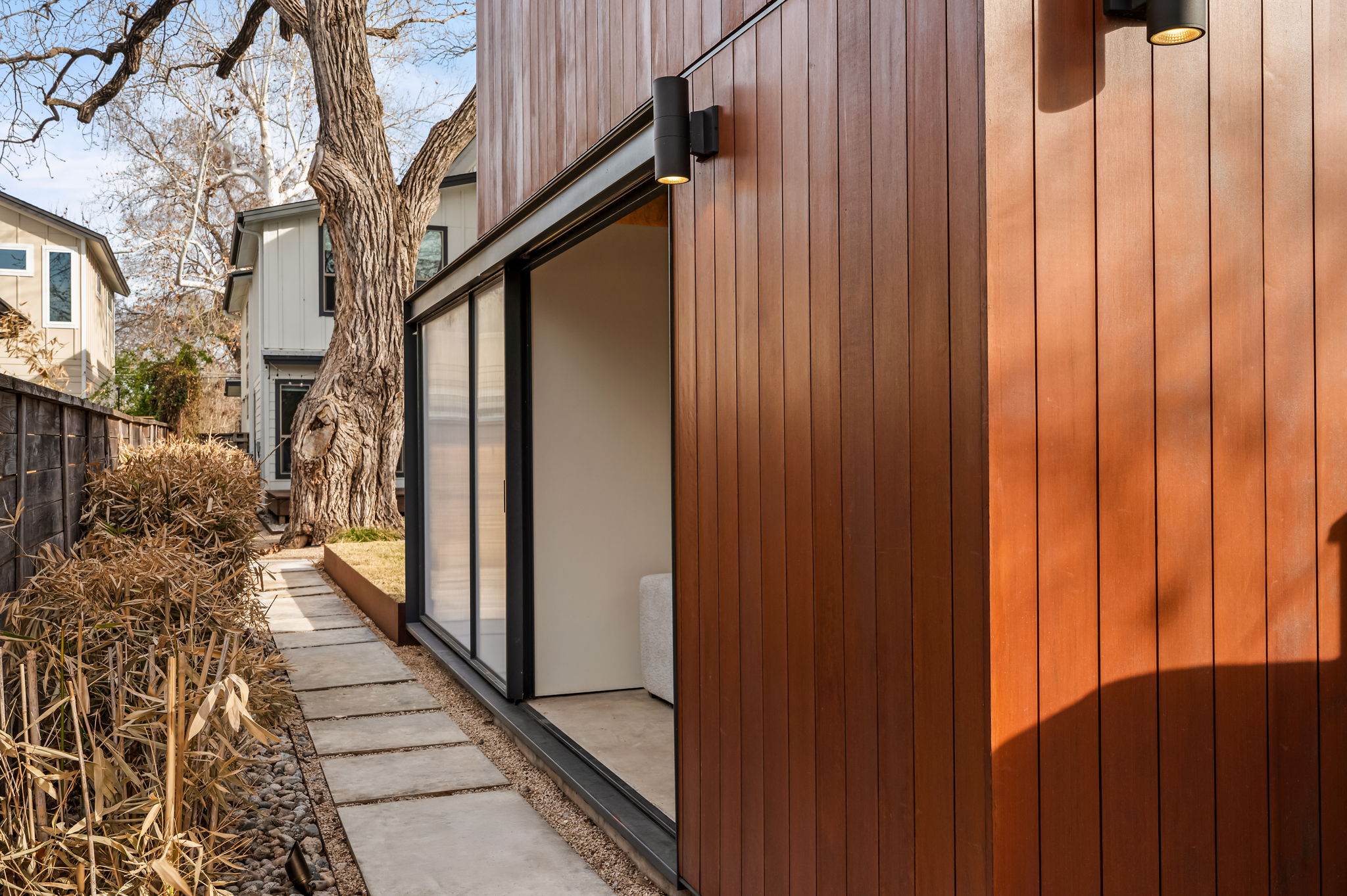 1124 Linden Street, Unit B Austin, TX 78702 - Photo 24 of 26 View of home's exterior