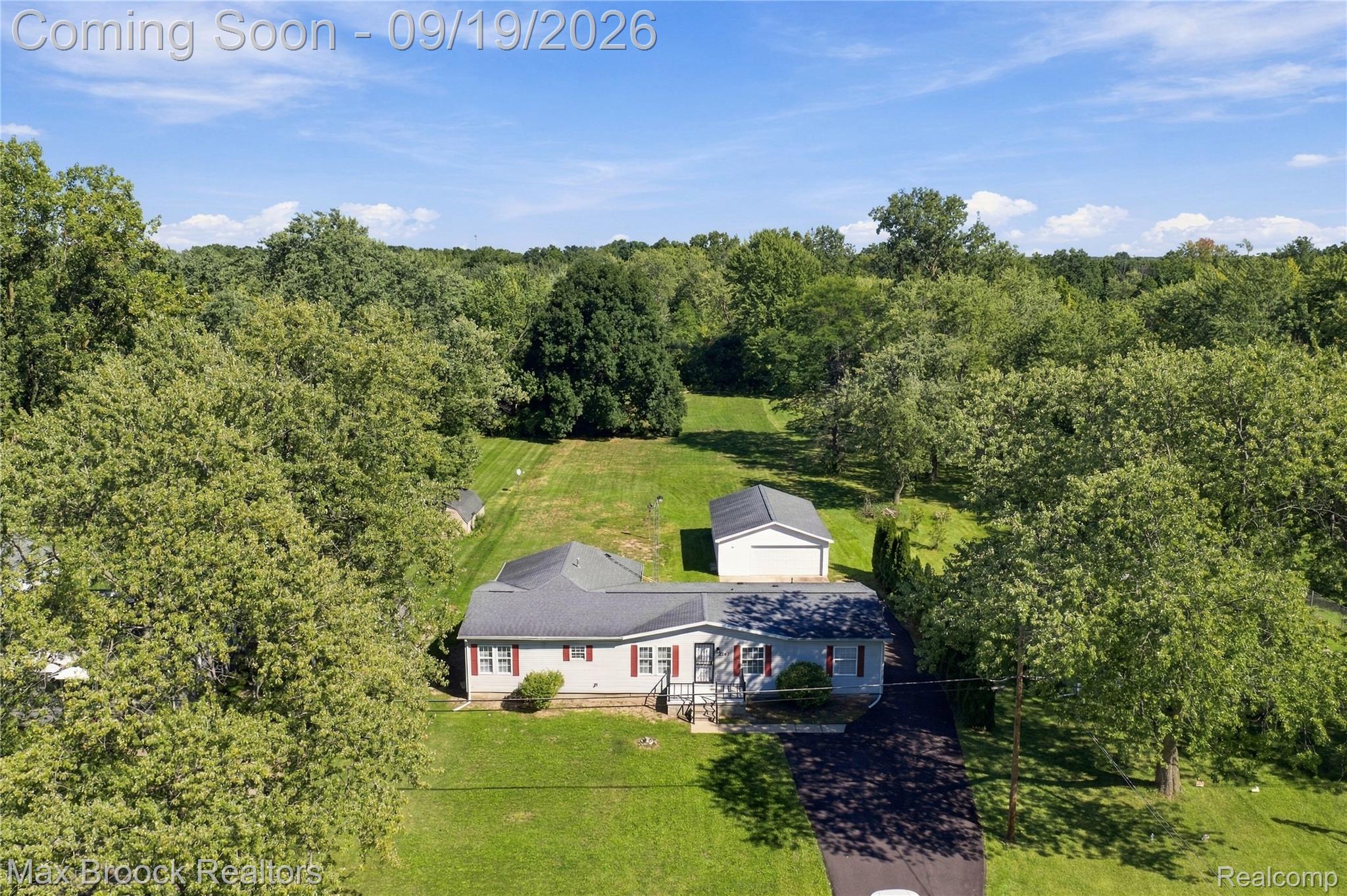 2267 Howe Road Burton, MI 48519 - Photo 59 of 68 IMG_2875.JPG