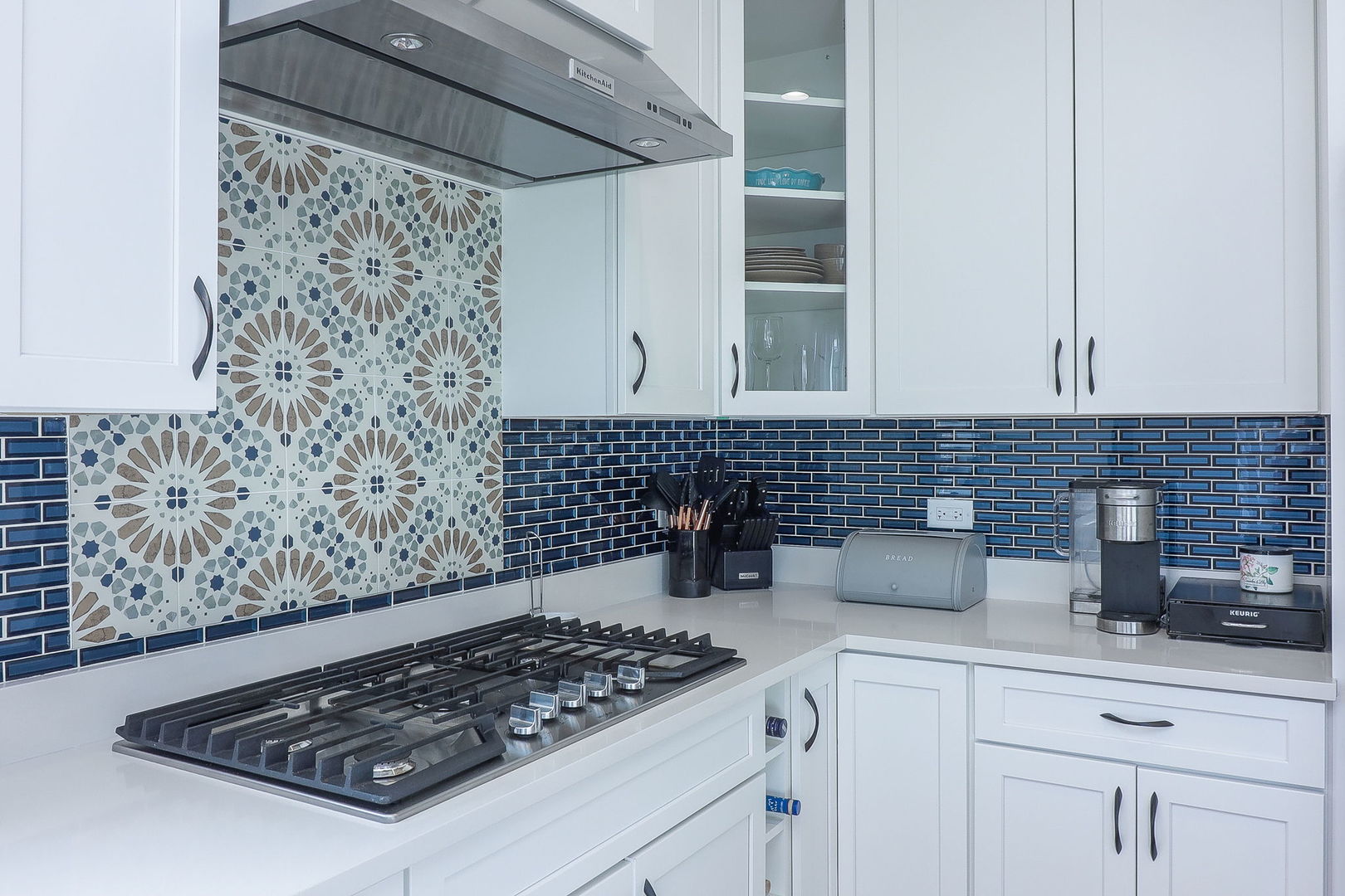3539 Crosswater Court Elgin, IL 60124 - Photo 11 of 26 a kitchen with a stove and cabinets