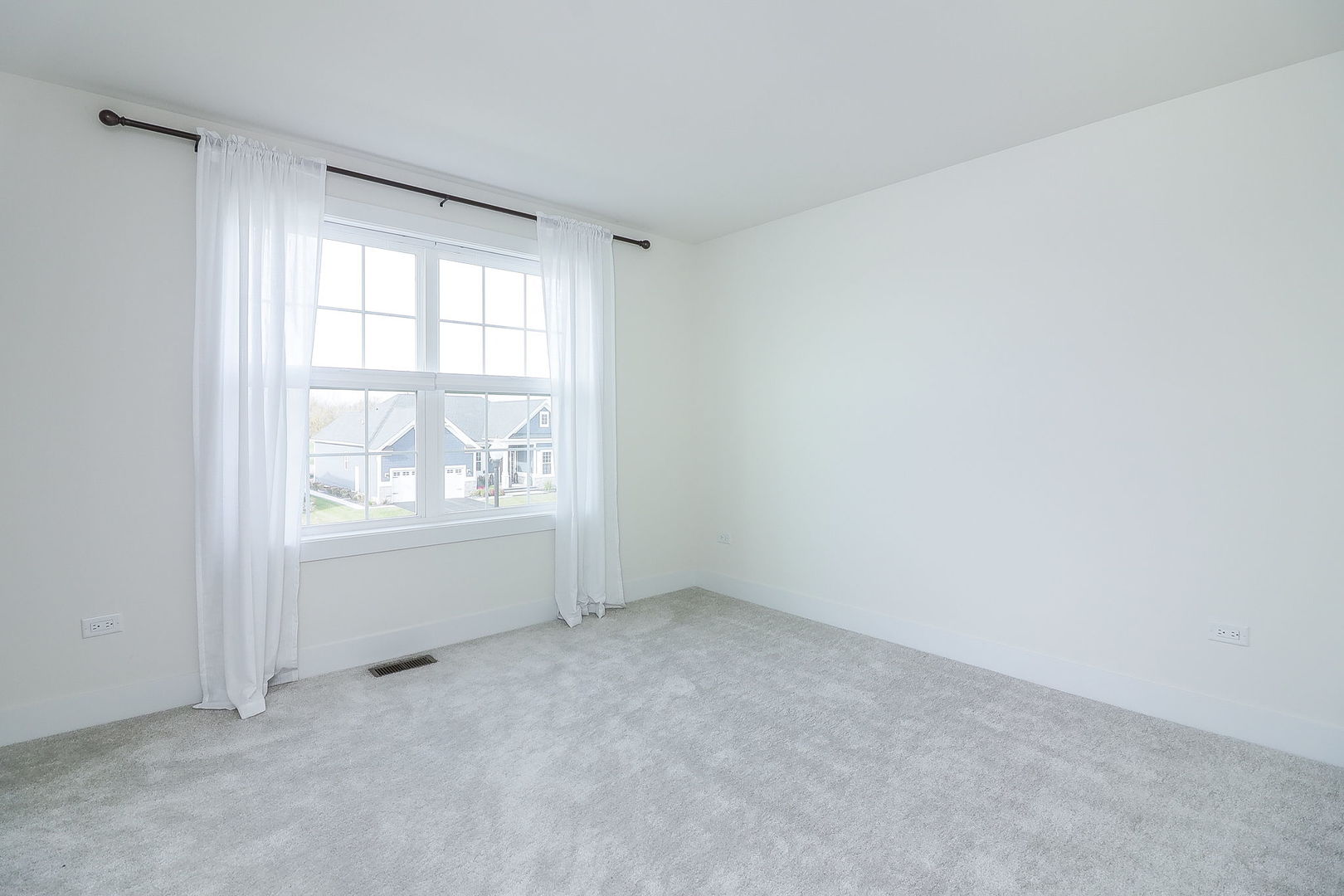 3539 Crosswater Court Elgin, IL 60124 - Photo 18 of 26 an empty room with windows