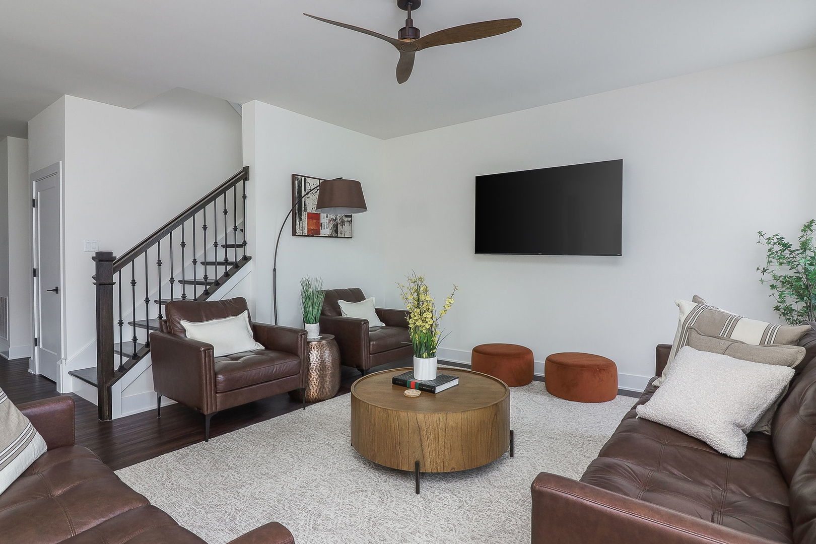 3539 Crosswater Court Elgin, IL 60124 - Photo 5 of 26 a living room with furniture and a flat screen tv