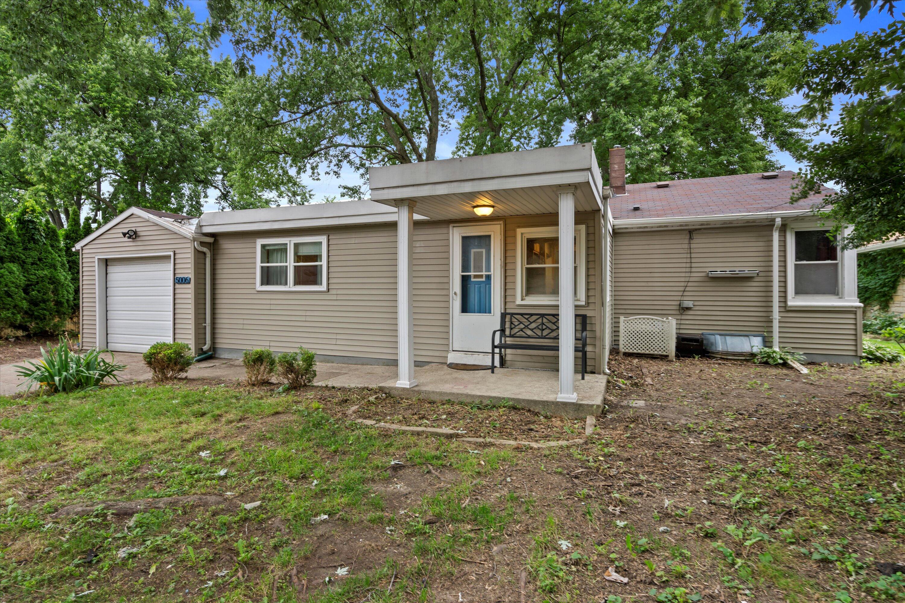 5006 North Port Washington Road Glendale, WI 53217 - Photo 13 of 20 29-DSC04224