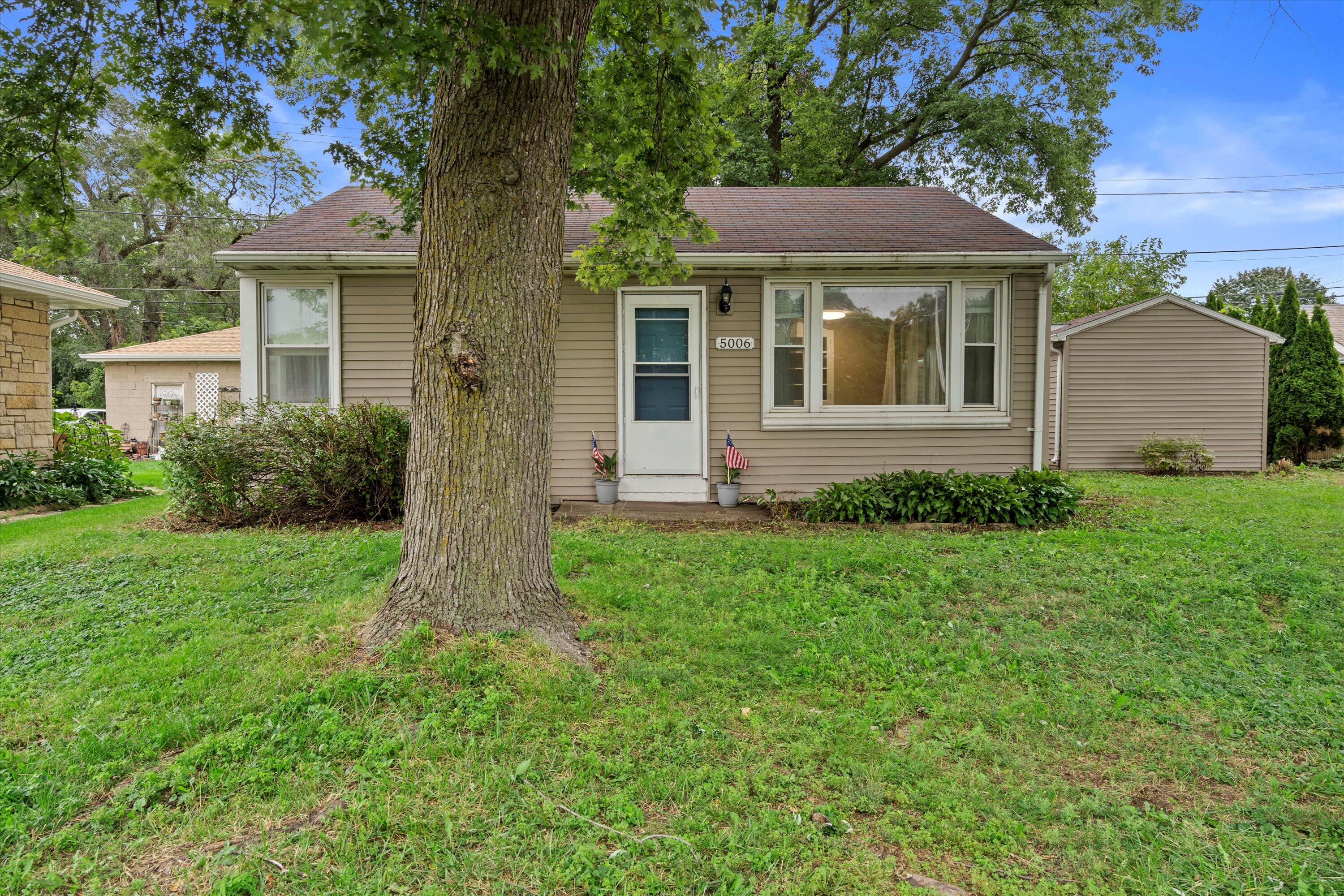 5006 North Port Washington Road Glendale, WI 53217 - Photo 14 of 20 31-DSC04236