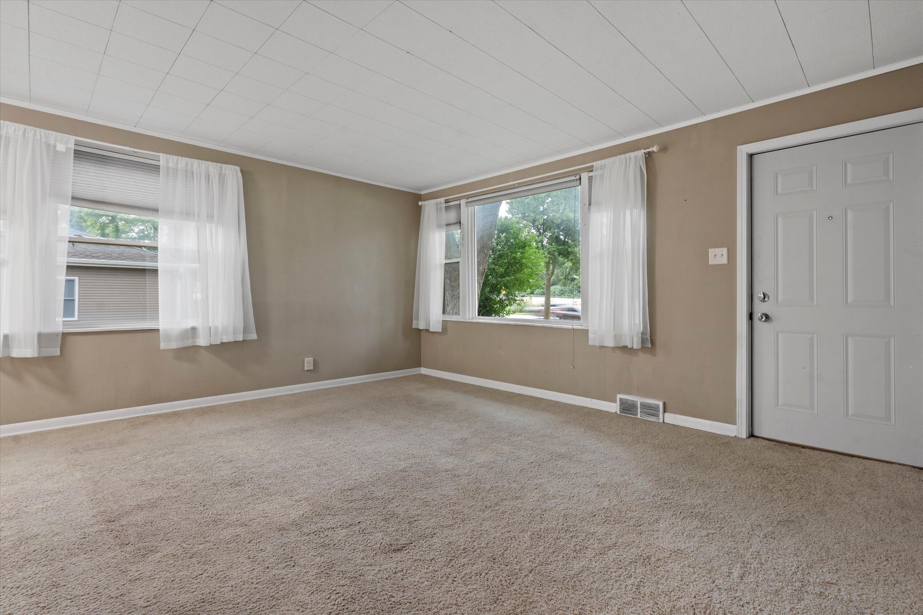 5006 North Port Washington Road Glendale, WI 53217 - Photo 10 of 20 19-DSC04182