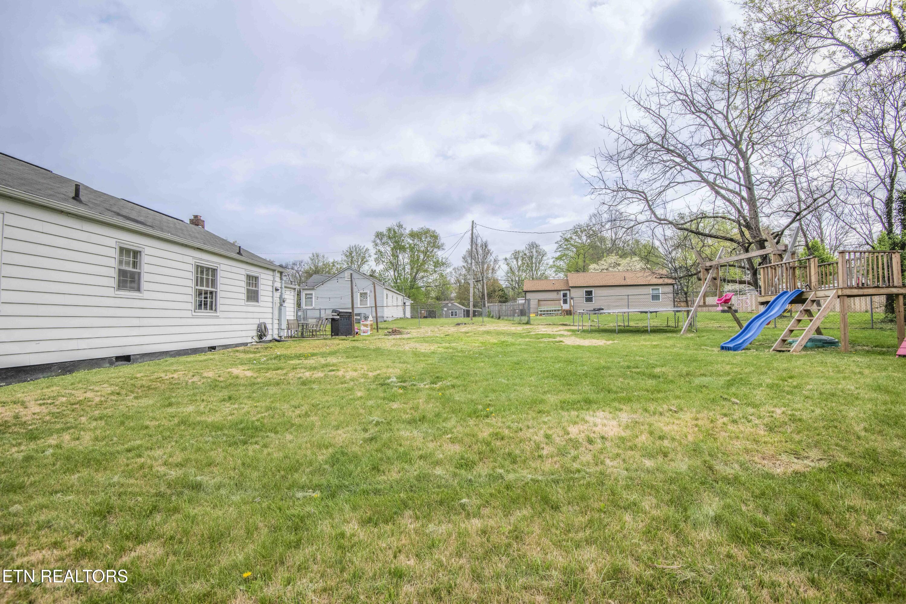 302 Hamilton Road Knoxville, TN 37920 - Photo 34 of 40 yard 6_1 (1)