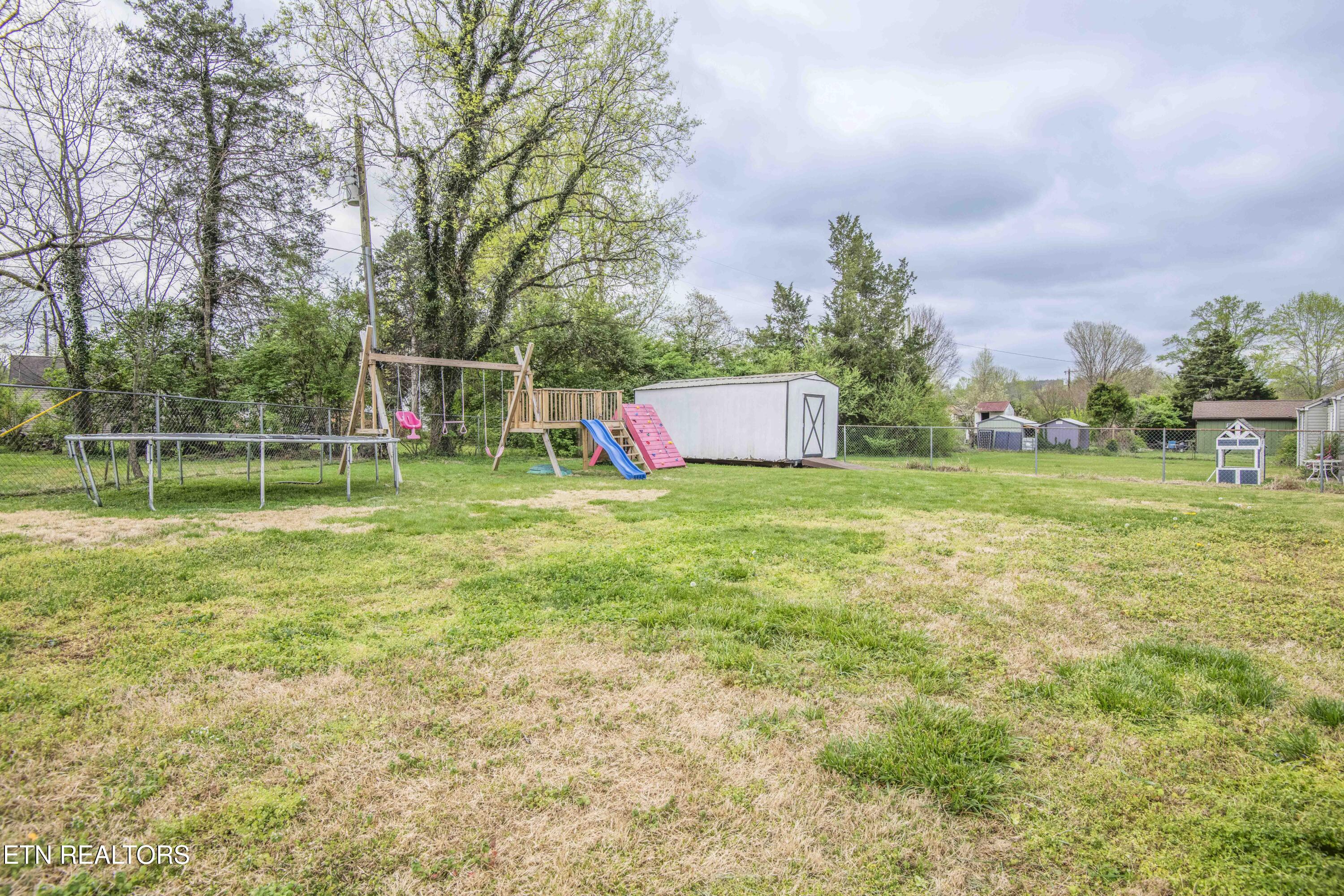 302 Hamilton Road Knoxville, TN 37920 - Photo 36 of 40 yard 3_1