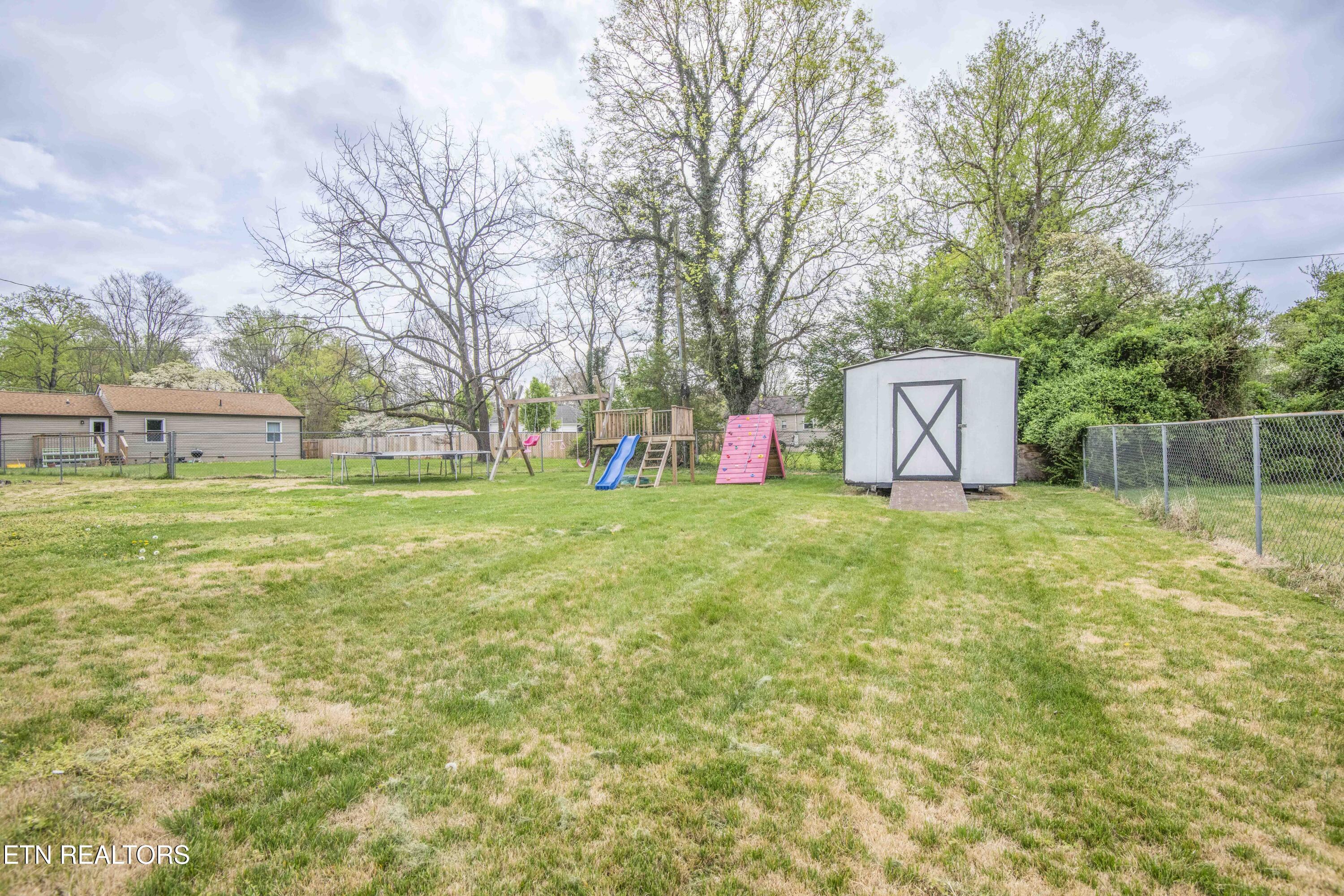 302 Hamilton Road Knoxville, TN 37920 - Photo 37 of 40 yard 7_1