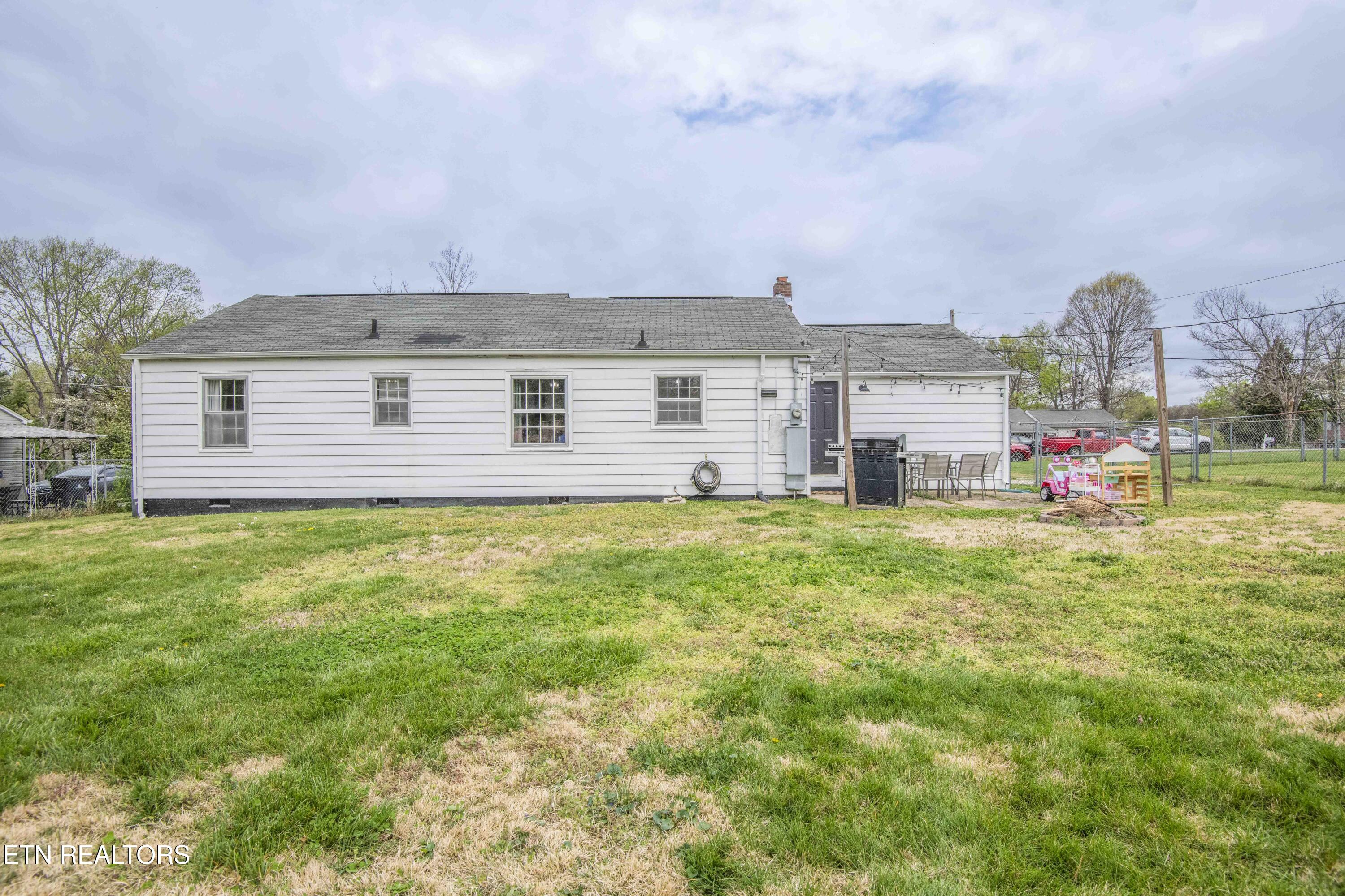 302 Hamilton Road Knoxville, TN 37920 - Photo 40 of 40 yard 1_1