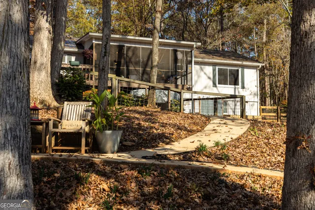 a view of a house with a yard