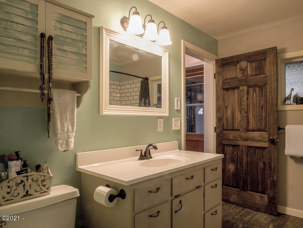 152 Northwest Grinstead Street Siletz, OR 97380 - Photo 7 of 30 Main Floor Bathroom