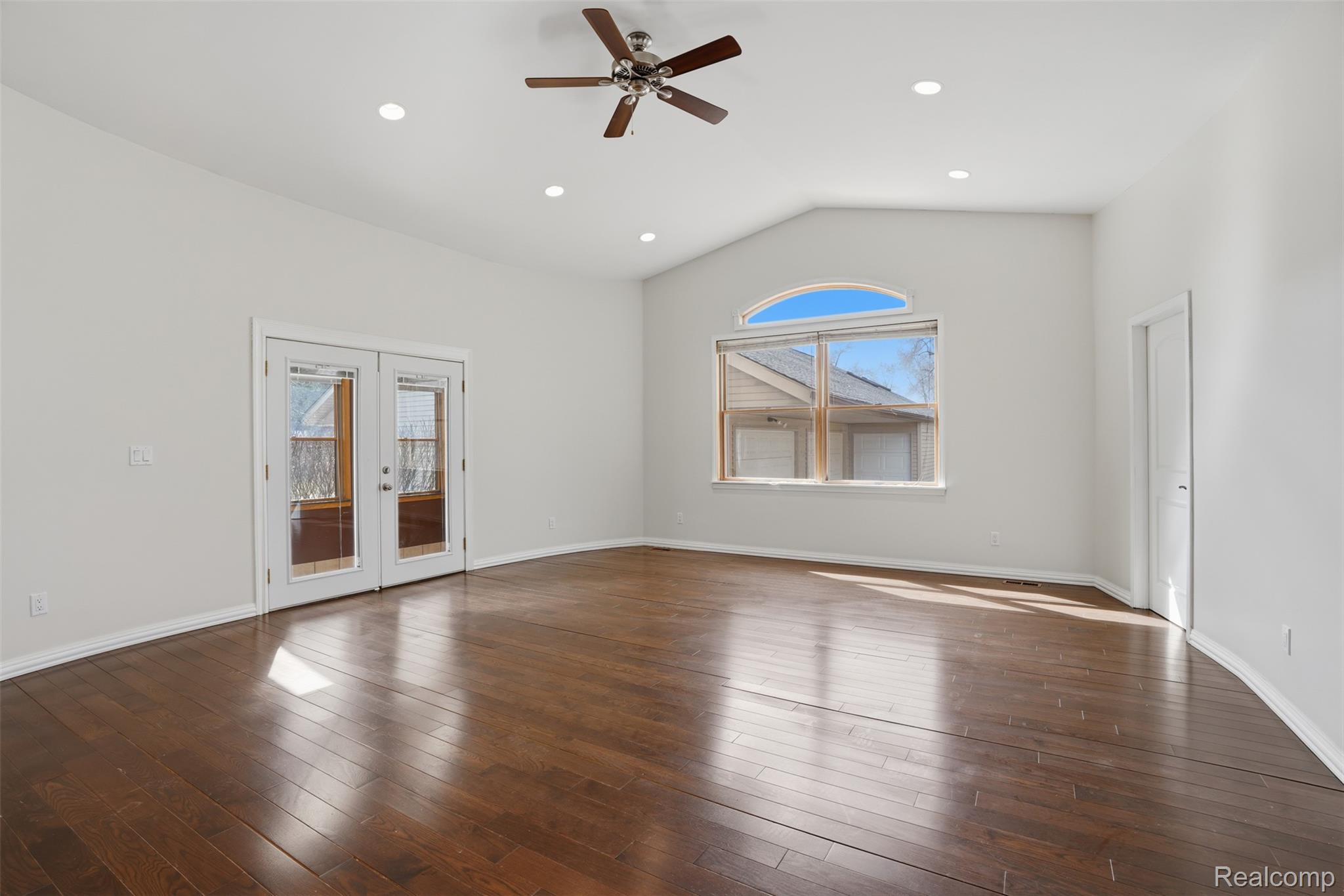 12913 9 Mile Road South Lyon, MI 48178 - Photo 19 of 57 12913 9 mile rd-18.jpg