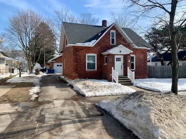 $359,000 | 406 North Rowe Street, Ludington, MI 49431