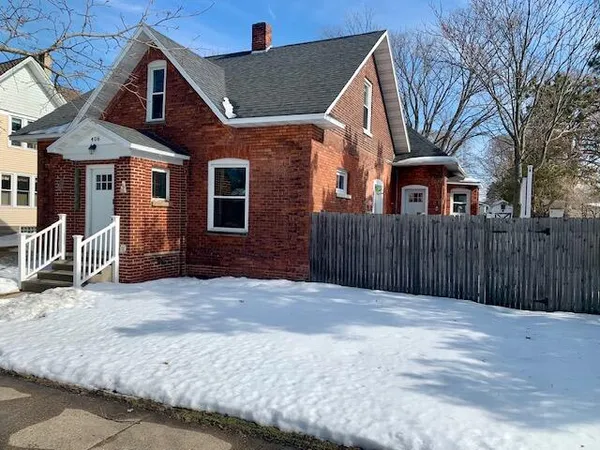$359,000 | 406 North Rowe Street, Ludington, MI 49431