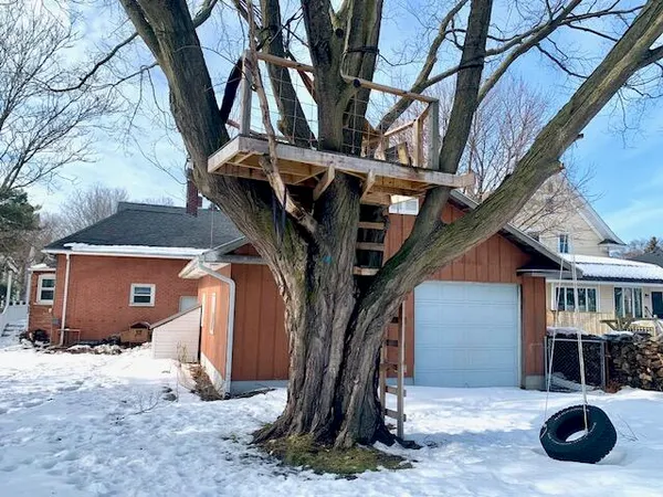 $359,000 | 406 North Rowe Street, Ludington, MI 49431