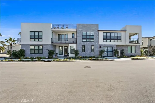 $3,999,900 | 208 Ocean Place, Seal Beach, CA 90740