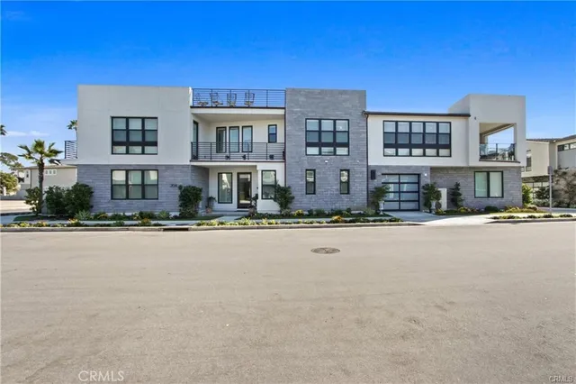 $4,299,900 | 208 Ocean Place, Seal Beach, CA 90740