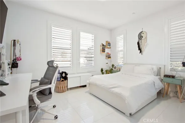 $3,999,900 | 208 Ocean Place, Seal Beach, CA 90740