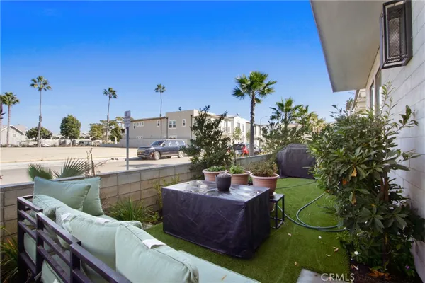 $3,999,900 | 208 Ocean Place, Seal Beach, CA 90740