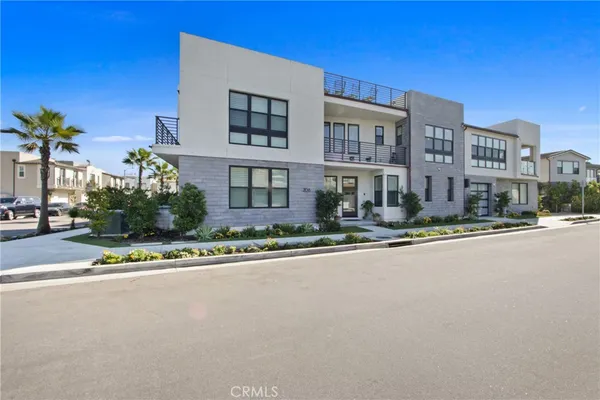 $3,999,900 | 208 Ocean Place, Seal Beach, CA 90740