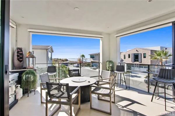 $3,999,900 | 208 Ocean Place, Seal Beach, CA 90740