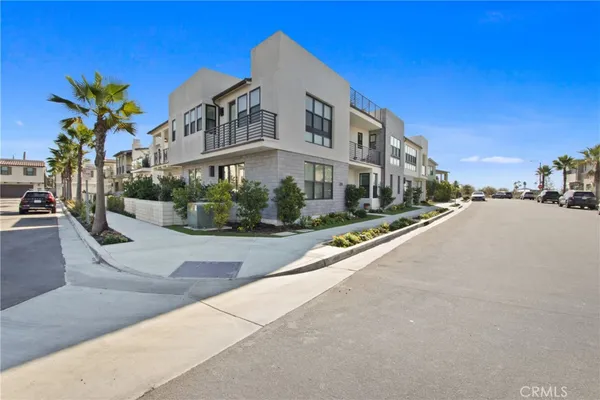 $3,999,900 | 208 Ocean Place, Seal Beach, CA 90740
