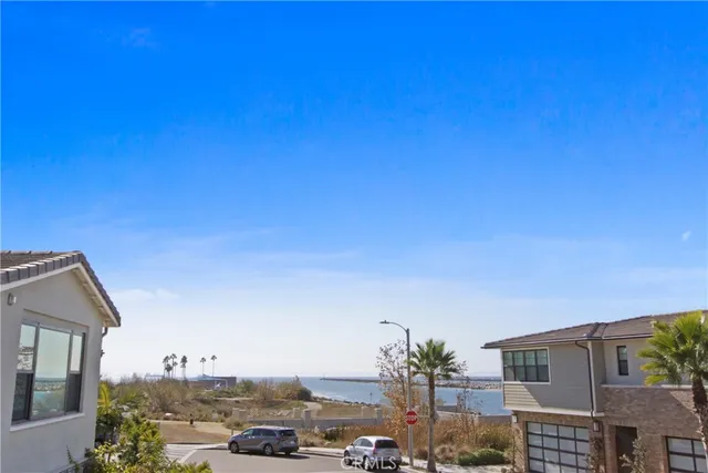 $4,299,900 | 208 Ocean Place, Seal Beach, CA 90740