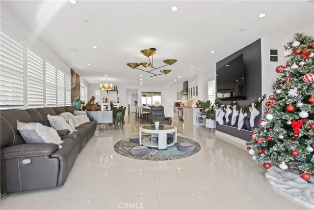 $4,299,900 | 208 Ocean Place, Seal Beach, CA 90740