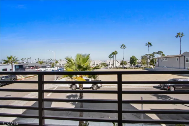 $4,299,900 | 208 Ocean Place, Seal Beach, CA 90740